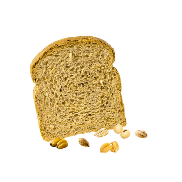 Fetta di pane morbido ai 8 cereali e soia dal colore scuro e ambrato. Ai piedi della fetta sono disposti chicchi di cereali sparsi e semi di soia su sfondo nero.